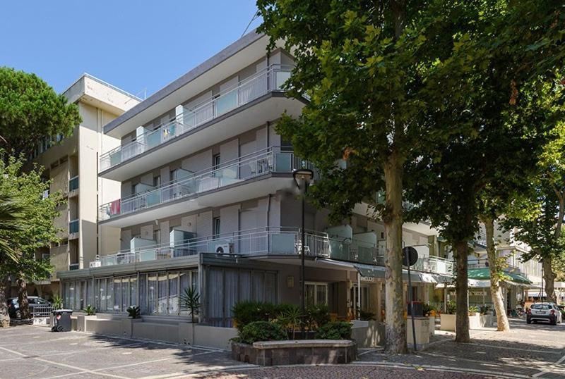 Hotel Arno Misano Adriatico Exterior photo