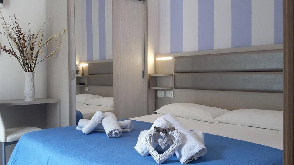 Hotel Arno Misano Adriatico Exterior photo