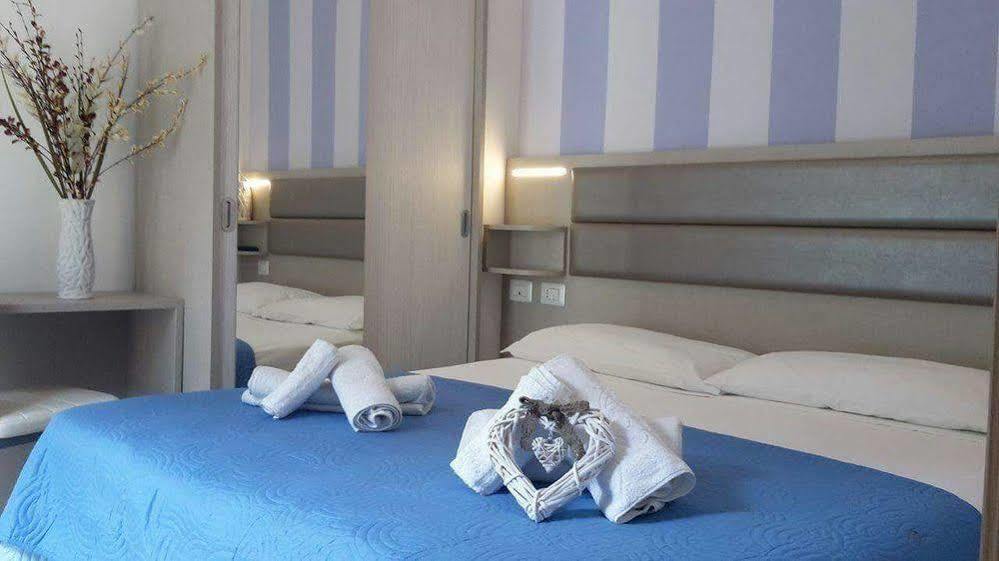 Hotel Arno Misano Adriatico Exterior photo