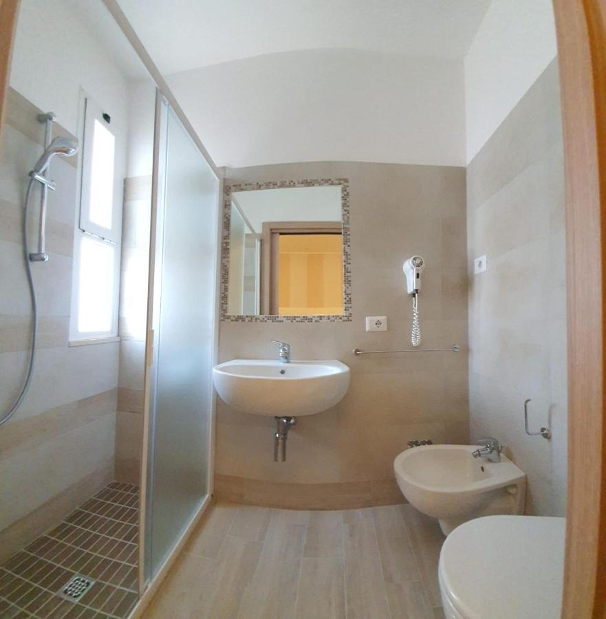 Hotel Arno Misano Adriatico Exterior photo